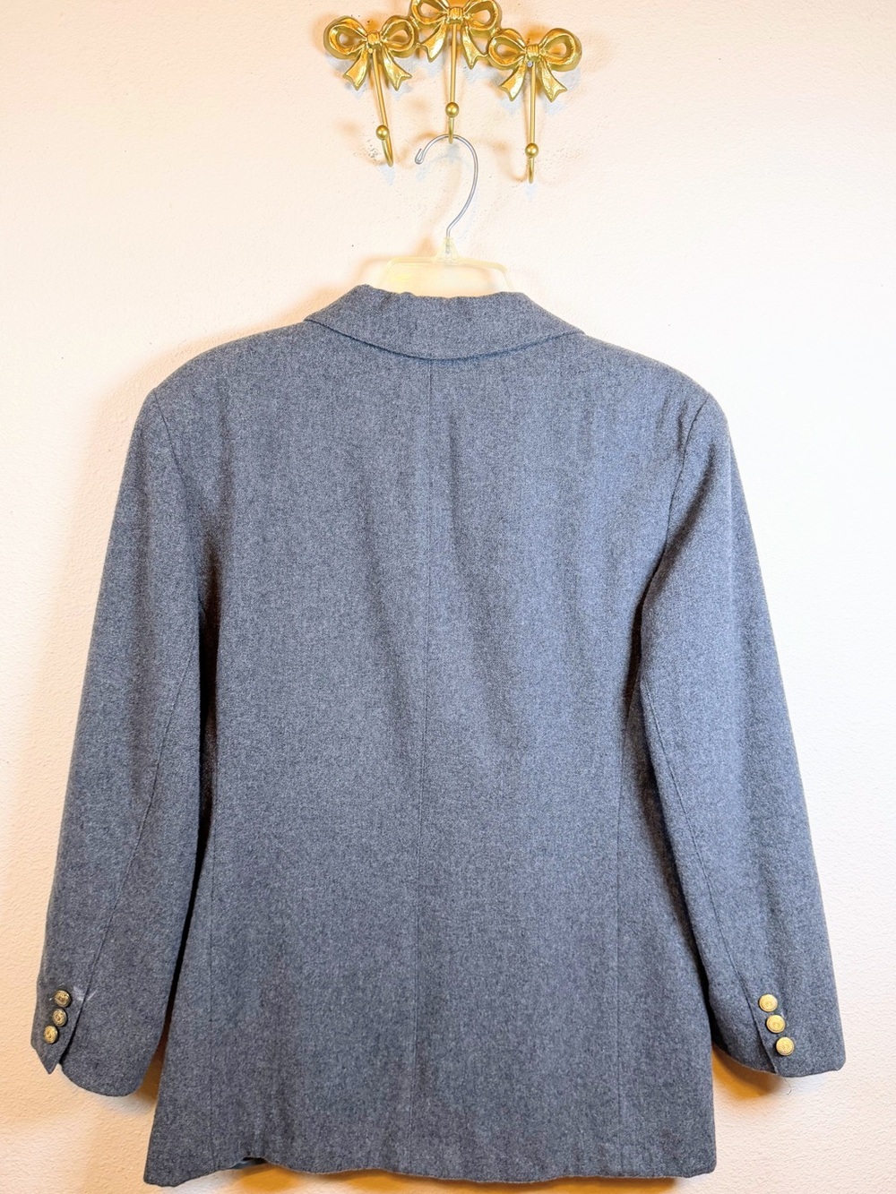 Lizsport Women's Gray Wool-Blend Blazer with Gold Buttons. Size 4 - Picture 4 of 4